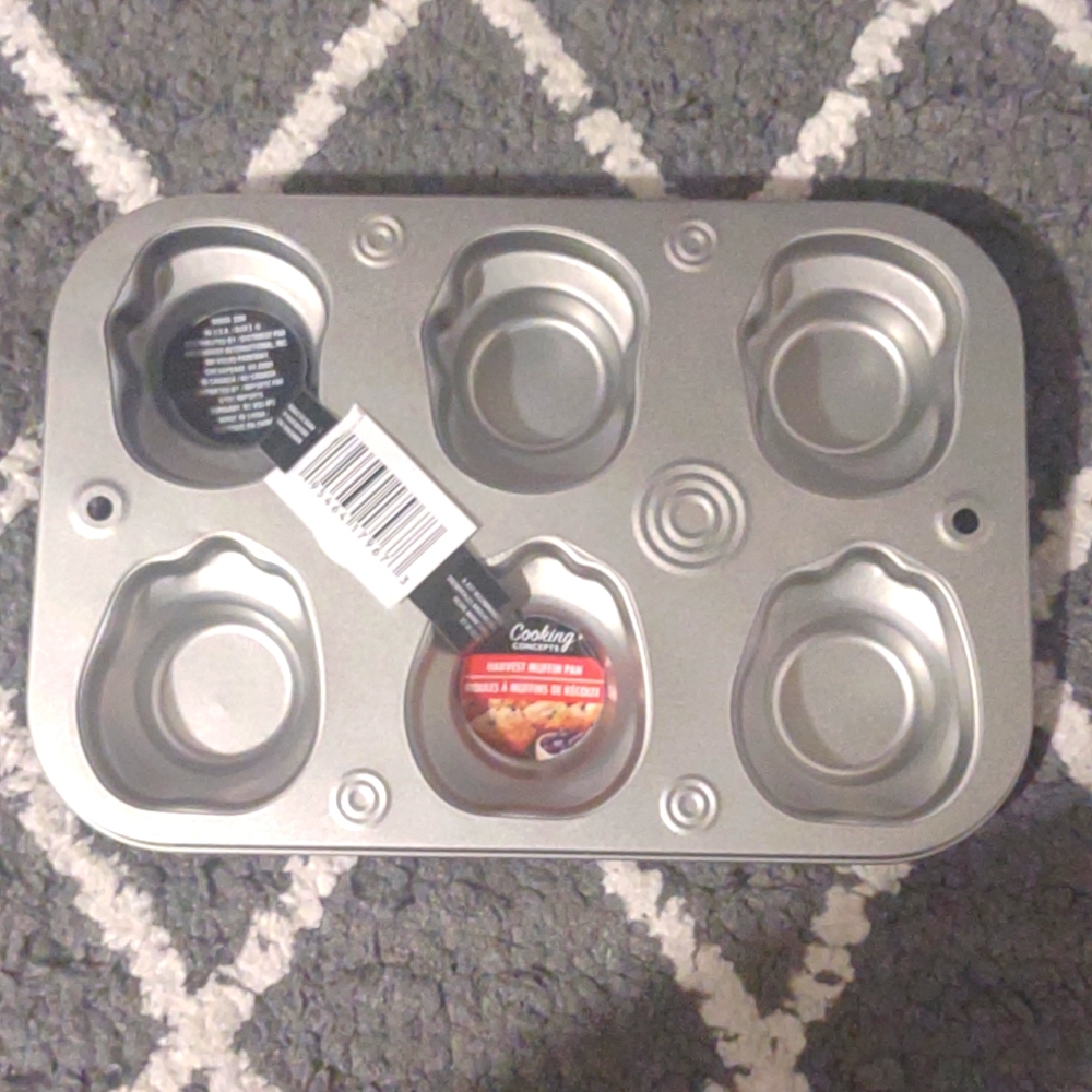 Harvest muffin pan